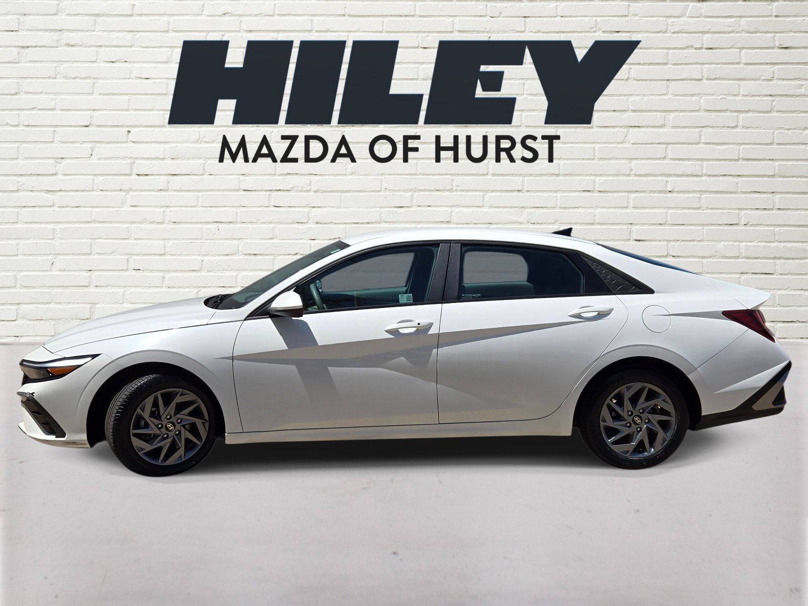 Used 2024 Hyundai Elantra SEL FWD image 4