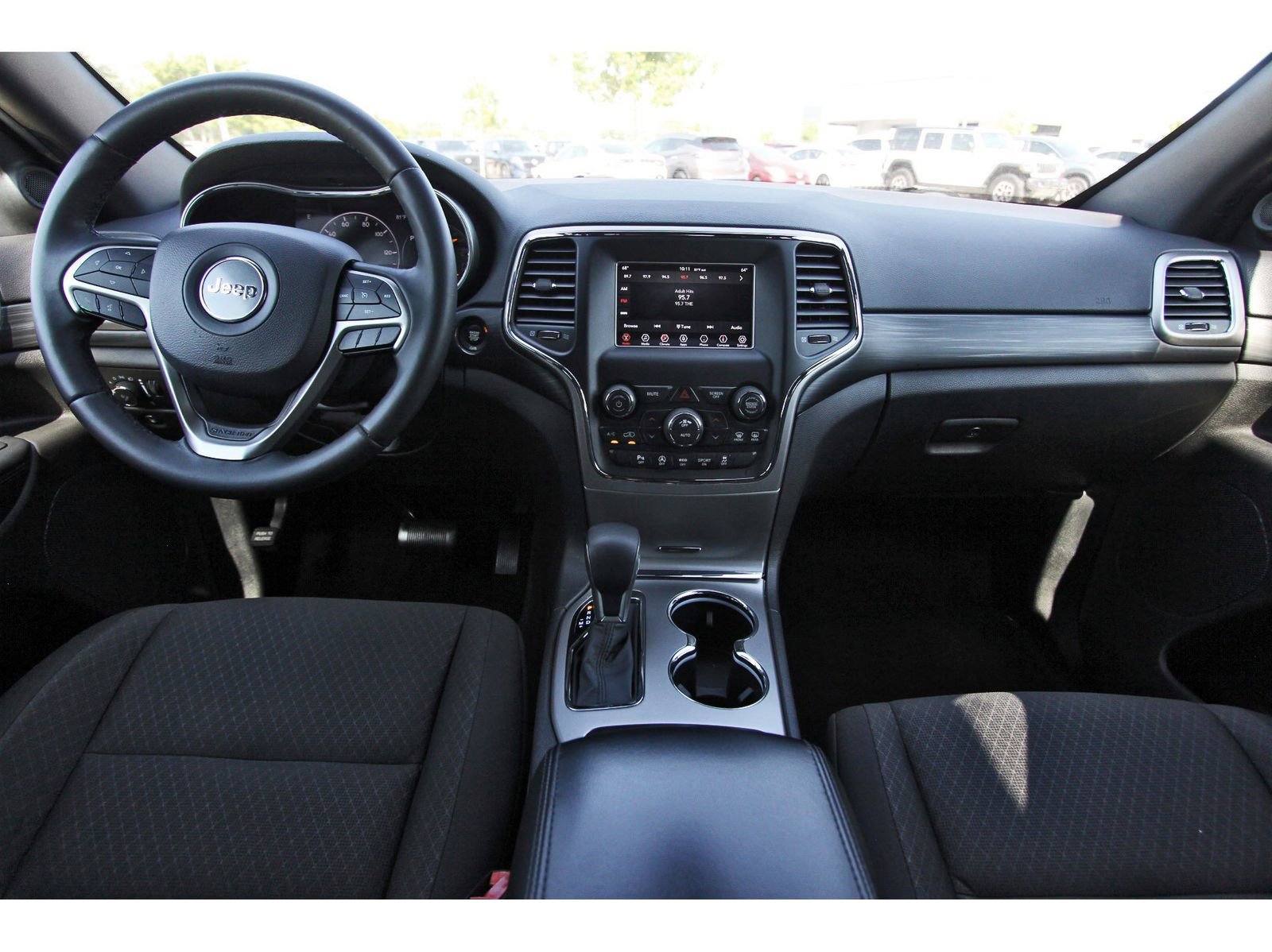 Used 2019 Jeep Grand Cherokee Laredo RWD image 12