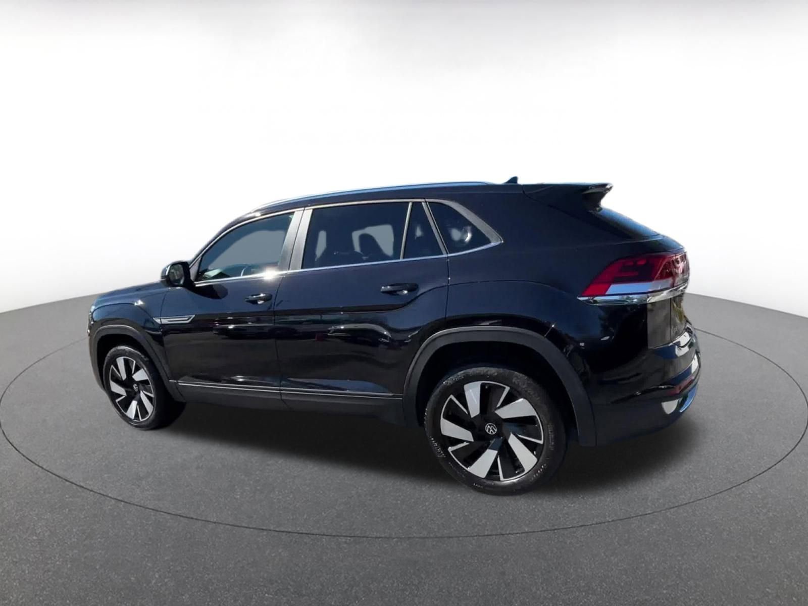 Used 2025 Volkswagen Atlas Cross Sport SE image 10