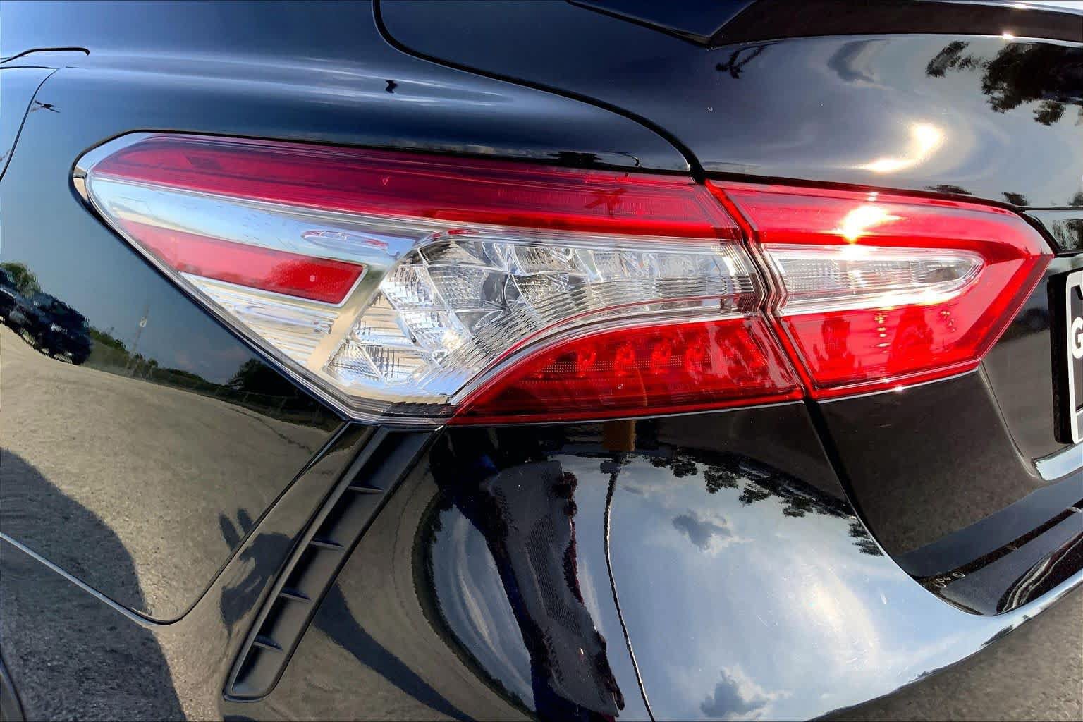 Used 2019 Toyota Camry XSE FWD image 28