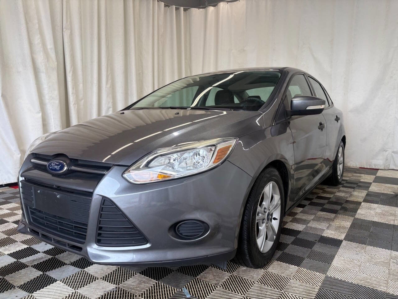 Used 2014 Ford Focus SE w/ SE Winter Package image 2