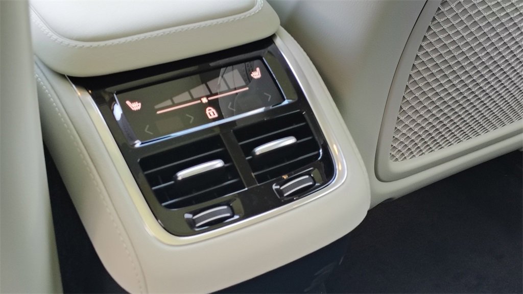 New 2026 Volvo XC90 B6 Ultra image 30