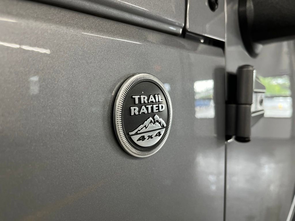 Used 2014 Jeep Wrangler Unlimited Rubicon w/ Connectivity Group AWD/4WD image 13