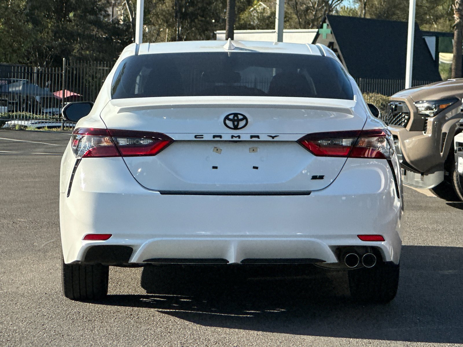 Used 2024 Toyota Camry SE w/ Convenience Package FWD image 4