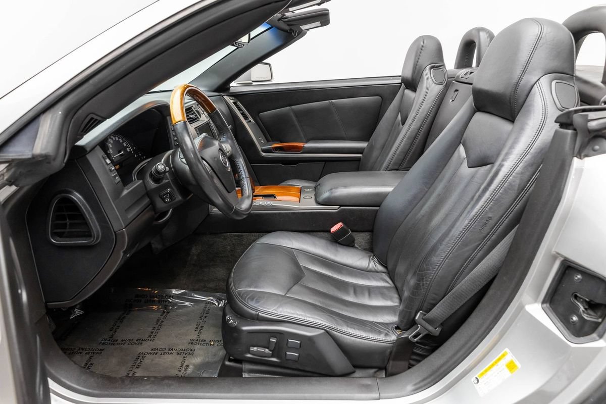 Used 2007 Cadillac XLR RWD image 16