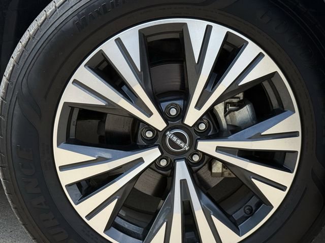 Used 2023 Nissan Rogue SV FWD image 9