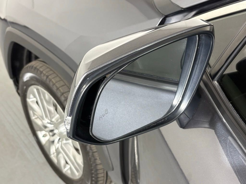 Used 2019 Toyota RAV4 XLE Premium image 13