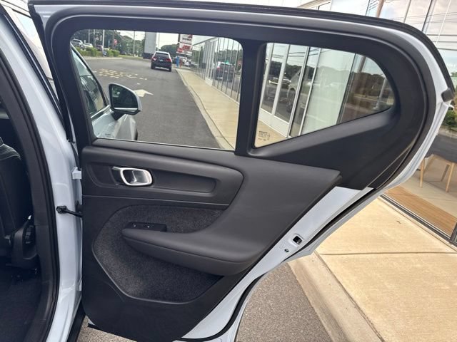 Certified 2025 Volvo XC40 B5 Core AWD/4WD image 12