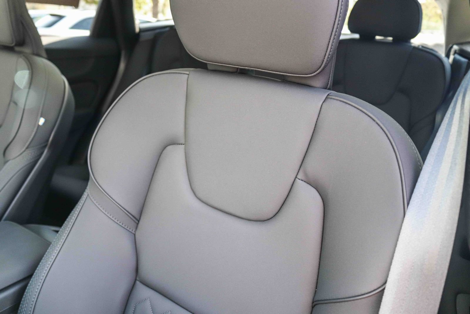Certified 2026 Volvo XC60 B5 Core AWD/4WD image 28