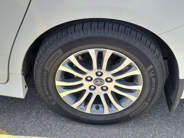 Used 2020 Toyota Sienna XLE w/ XLE Navigation Package FWD image 30