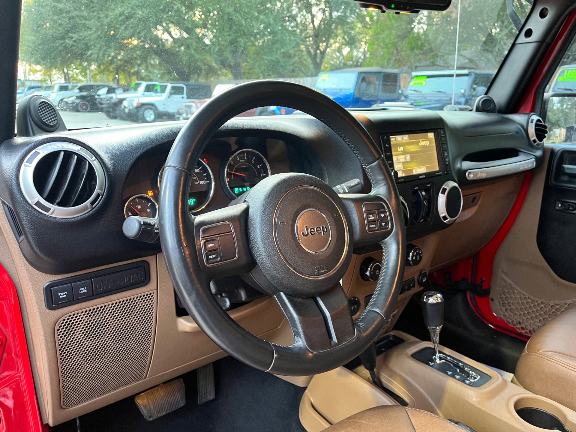 Used 2013 Jeep Wrangler Unlimited Rubicon image 22