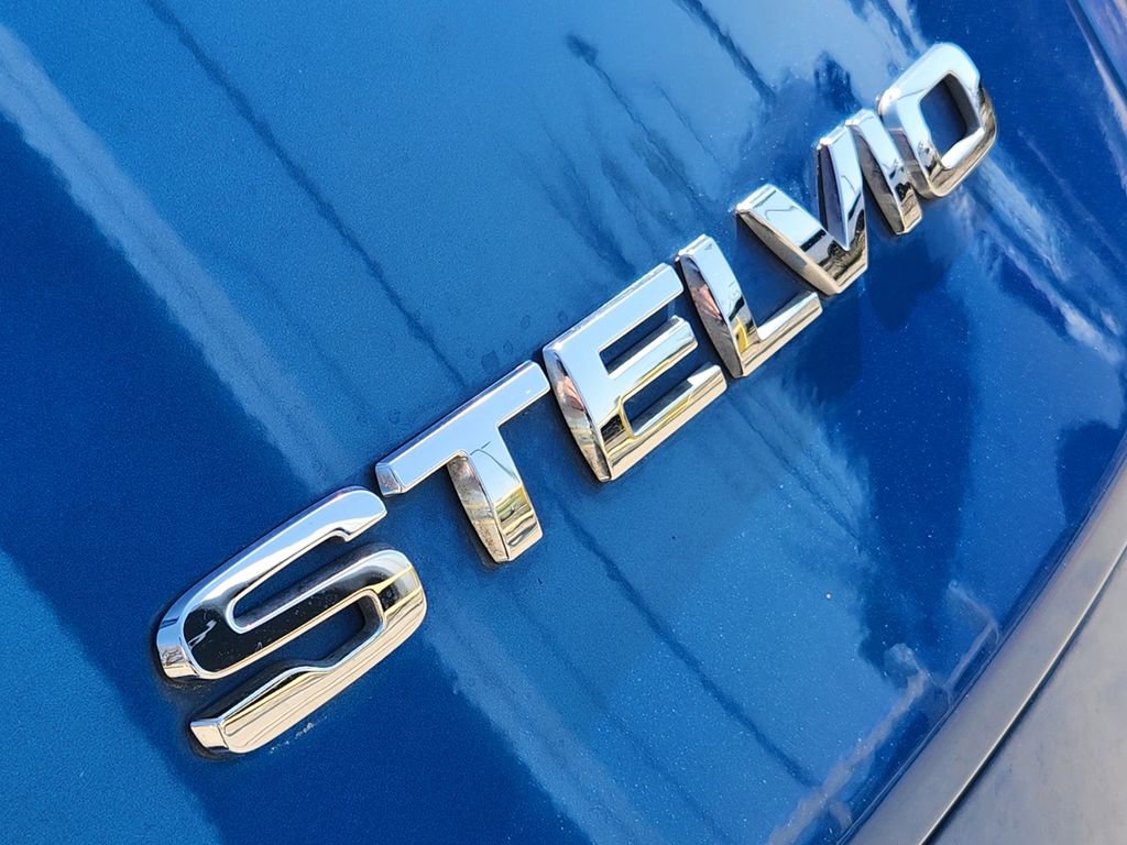 Used 2022 Alfa Romeo Stelvio Veloce image 11