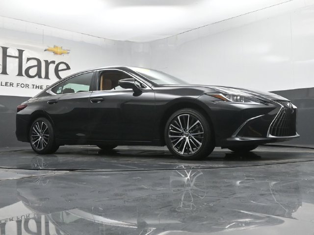 Used 2025 Lexus ES 350 w/ Premium Package FWD image 2