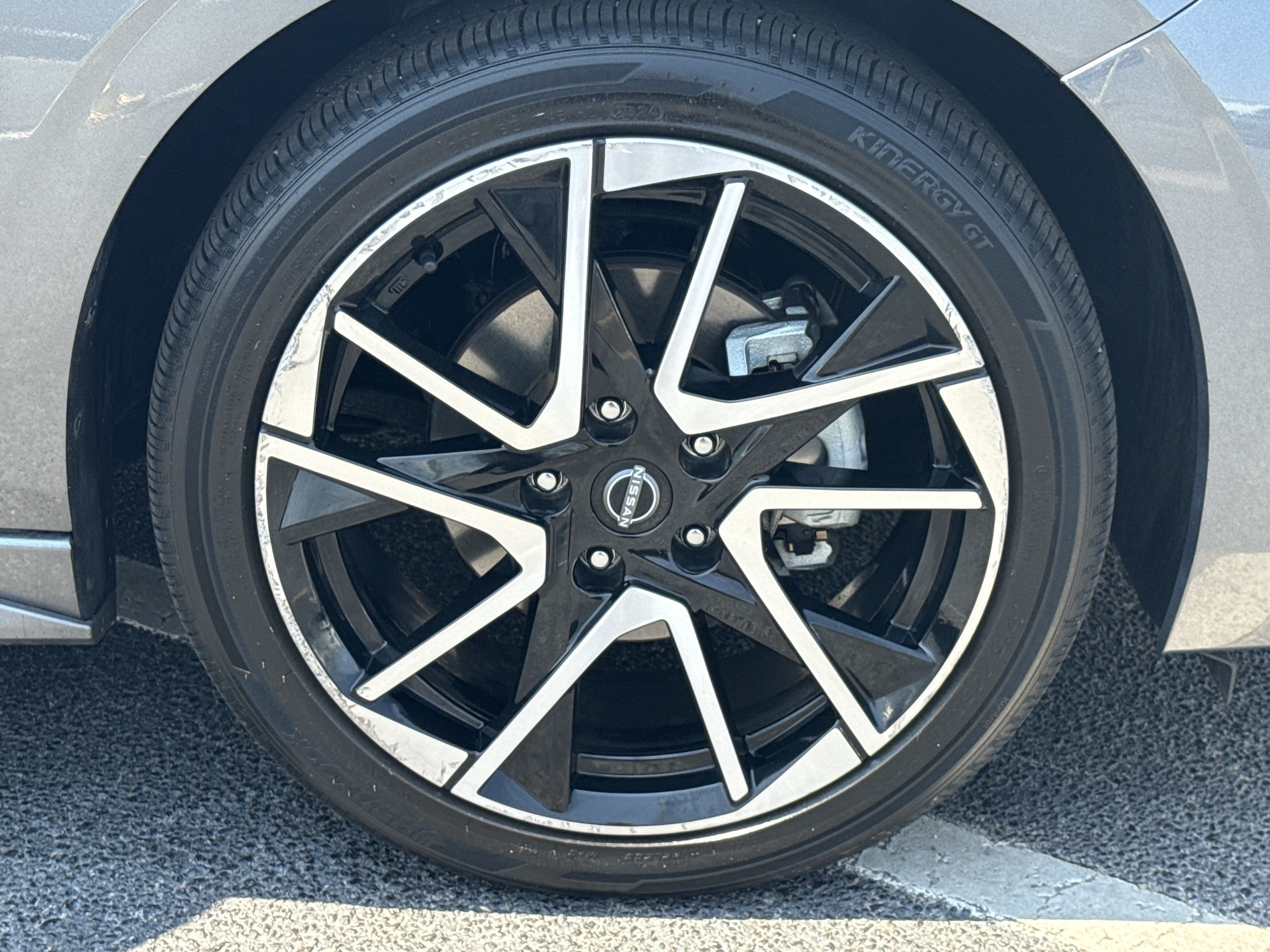 Used 2025 Nissan Sentra SR FWD image 12