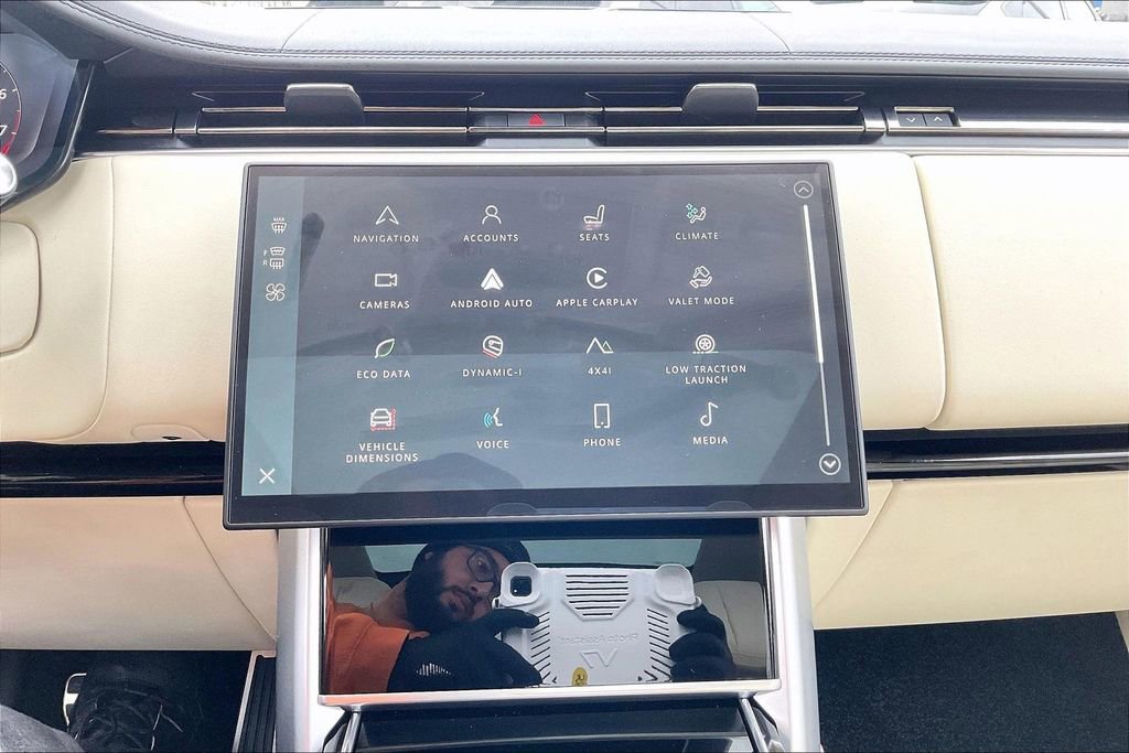 Used 2025 Land Rover Range Rover SE image 15