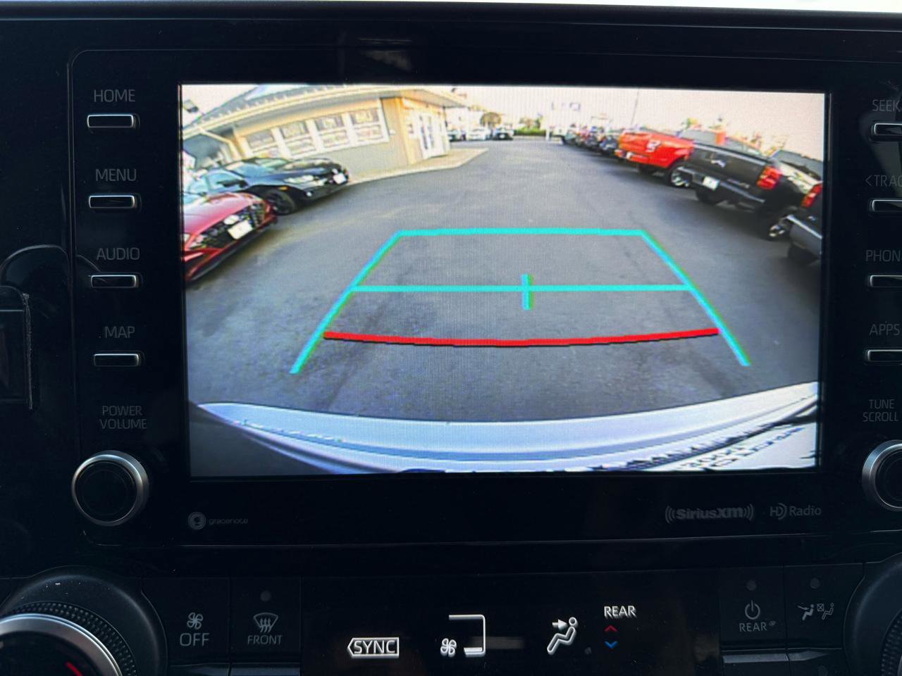 Used 2021 Toyota Highlander LE image 20