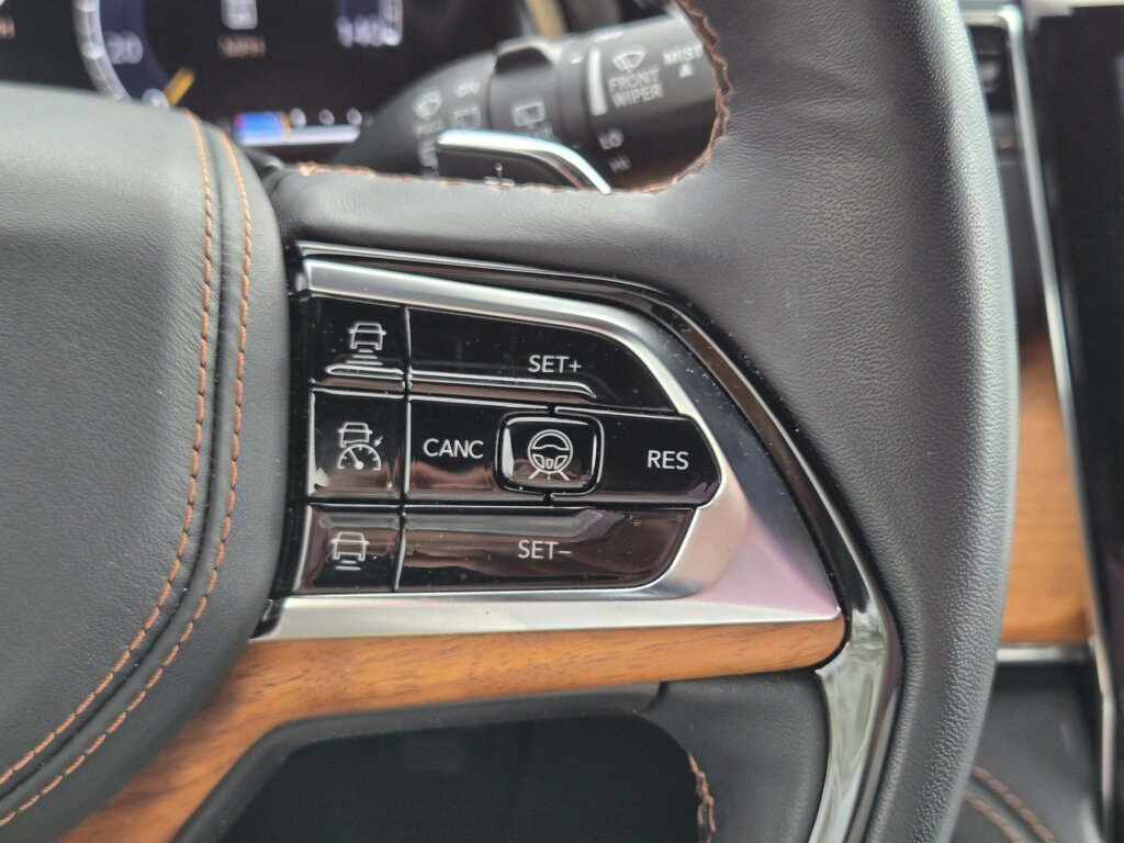 Used 2023 Jeep Grand Cherokee Summit AWD/4WD image 20