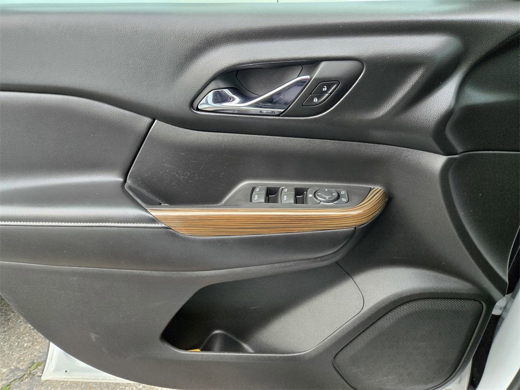 Used 2018 GMC Acadia SLE image 26