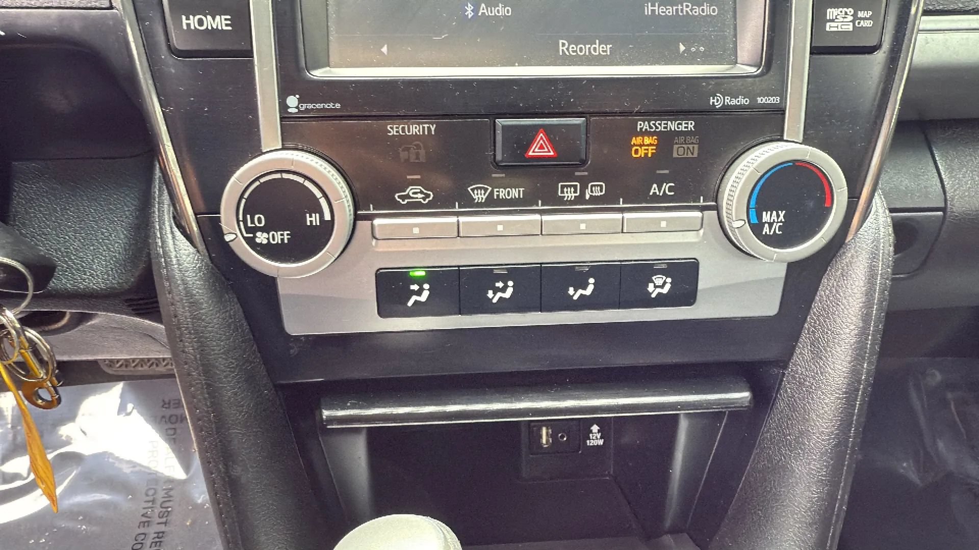 Used 2014 Toyota Camry SE w/ Moonroof Package FWD image 33