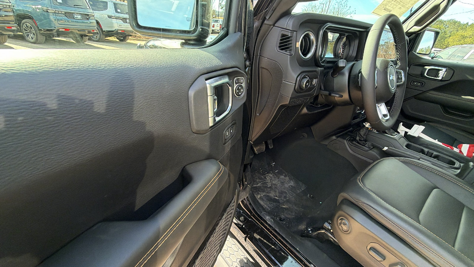 New 2026 Jeep Wrangler Unlimited Sahara w/ Whitecap Package AWD/4WD image 15