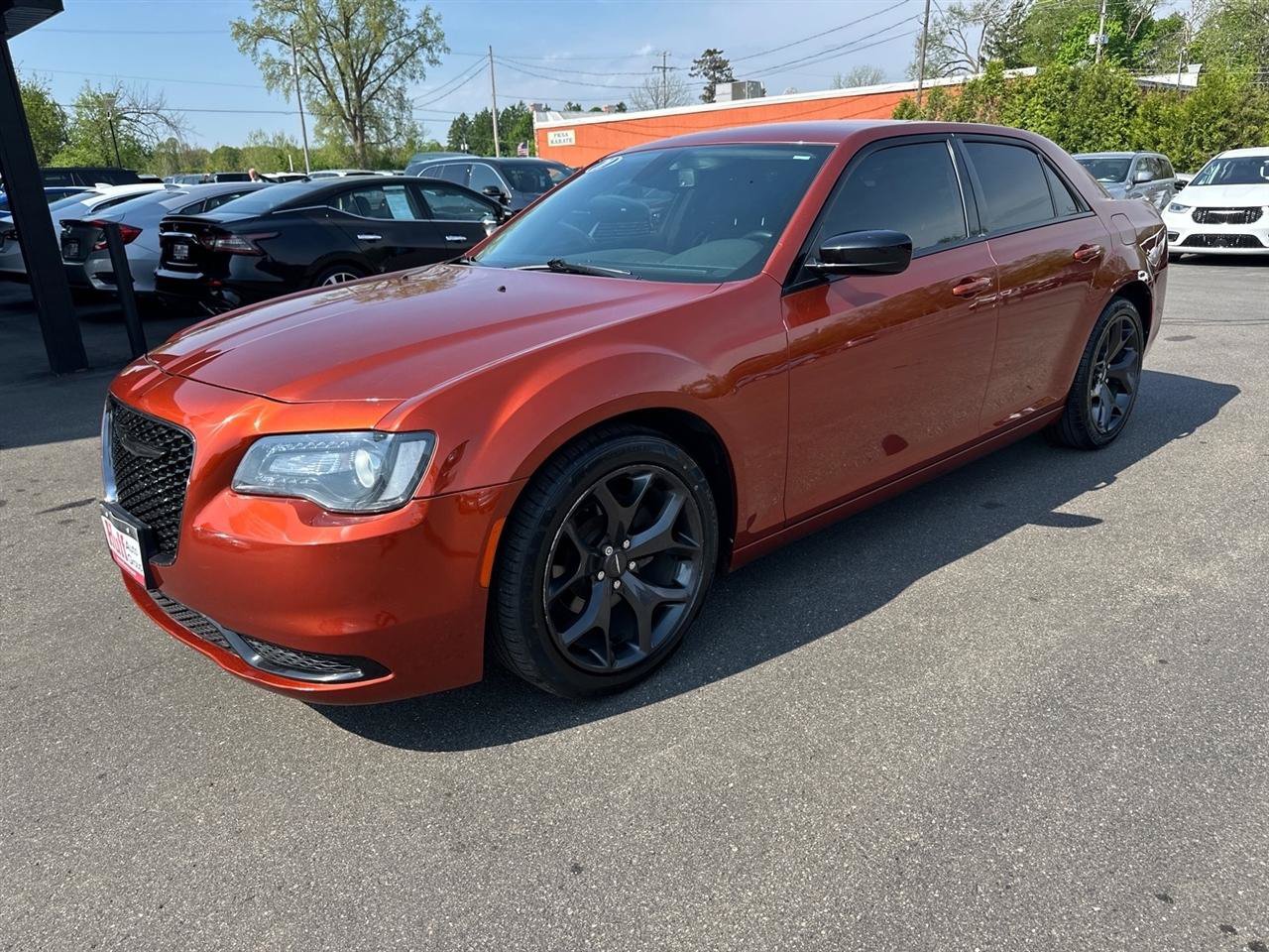 Used 2020 Chrysler 300 Touring w/ Sport Appearance Package RWD image 7