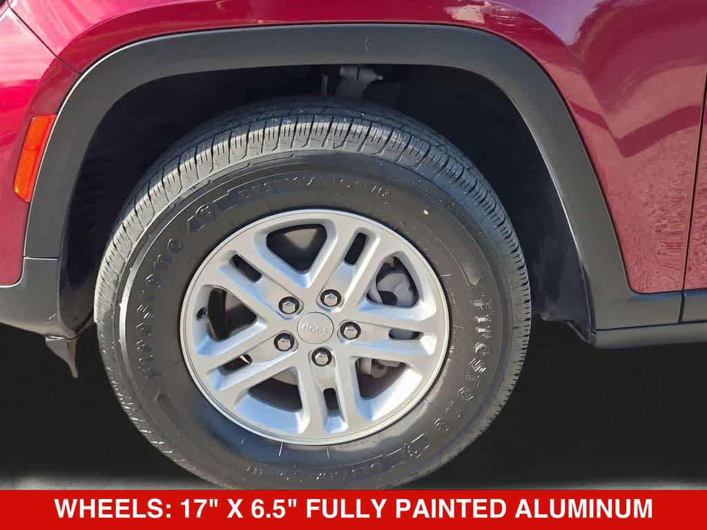 Used 2024 Jeep Grand Cherokee Laredo RWD image 12