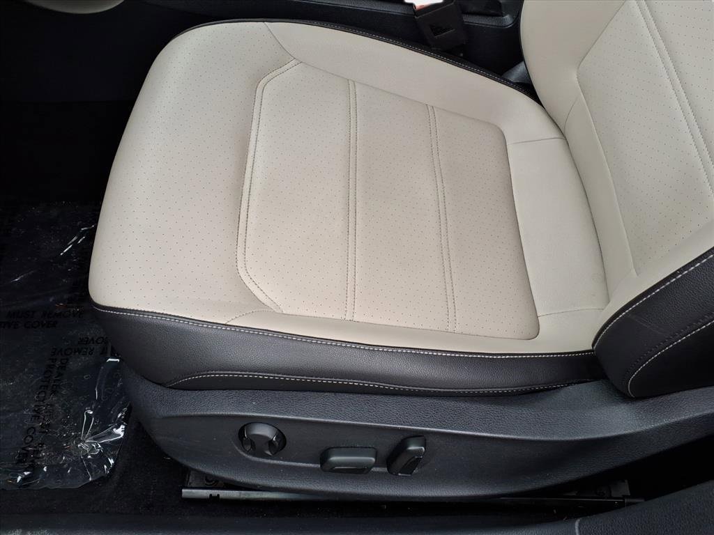 Used 2021 Volkswagen Passat 2.0T R-Line image 17