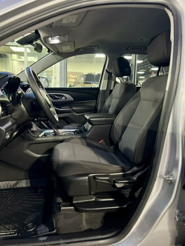 Used 2019 Chevrolet Traverse LS w/ LPO, Blackout Package AWD/4WD image 13