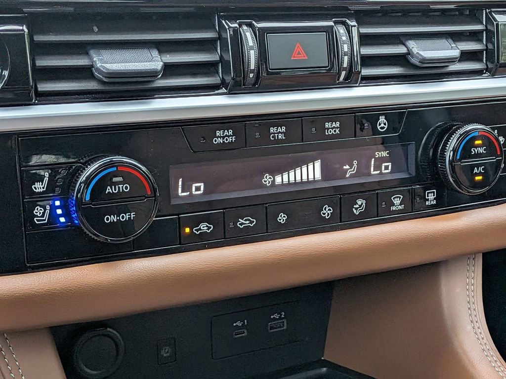 Used 2025 Nissan Pathfinder Platinum AWD/4WD image 19