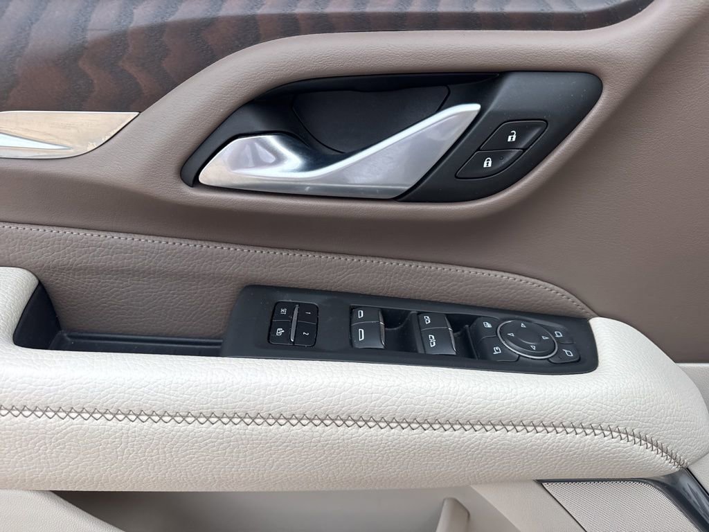 Used 2022 GMC Yukon XL Denali w/ Denali Premium Package image 14