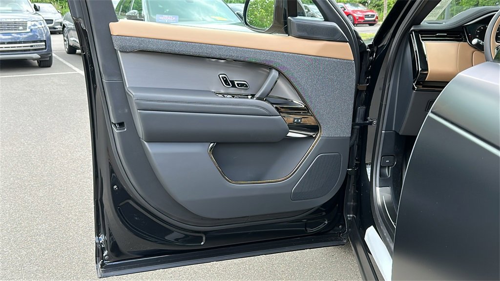 New 2025 Land Rover Range Rover Sport Dynamic SE image 9