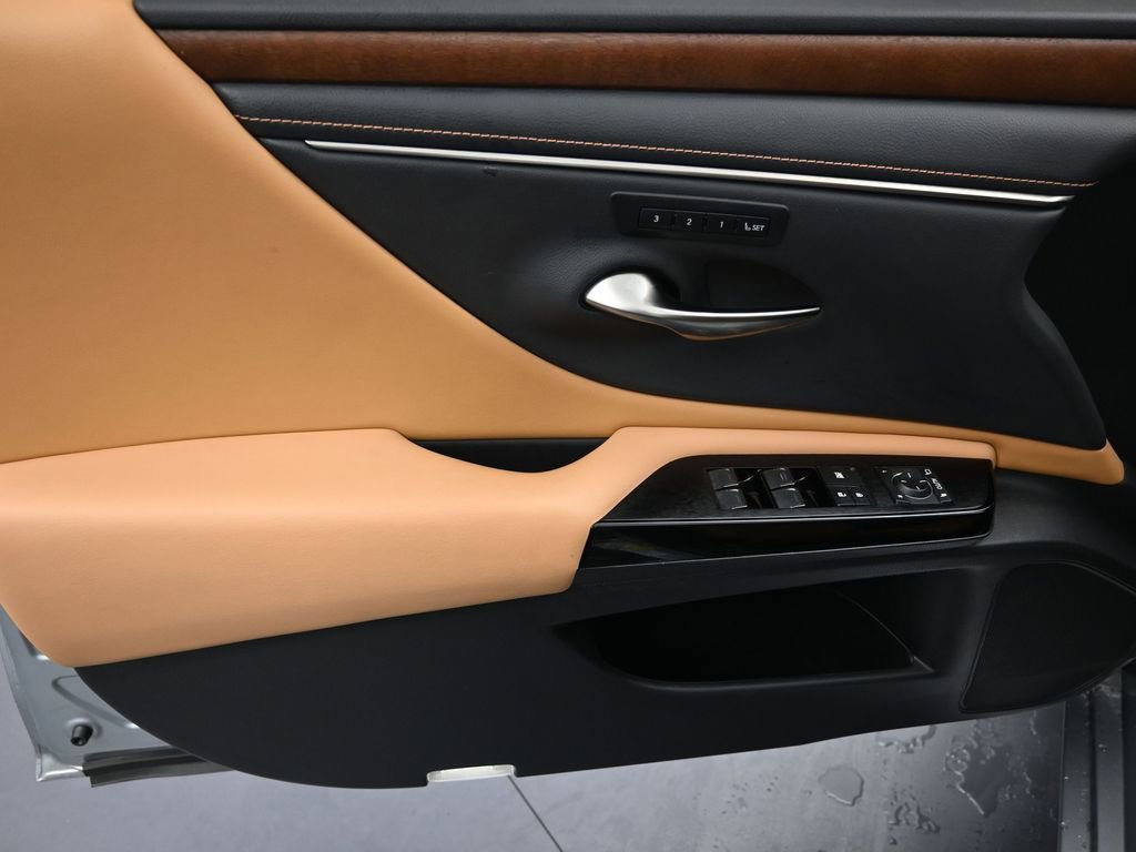 Used 2023 Lexus ES 350 w/ Premium Package image 12