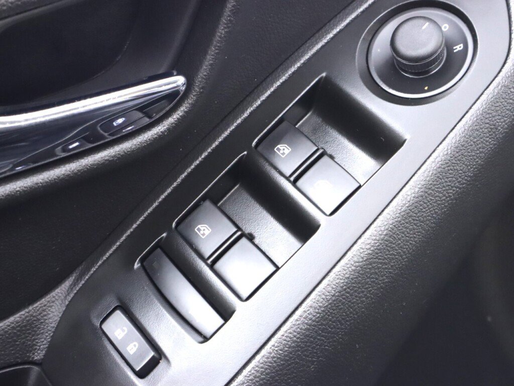 Used 2021 Chevrolet Trax LT w/ LT Convenience Package image 27