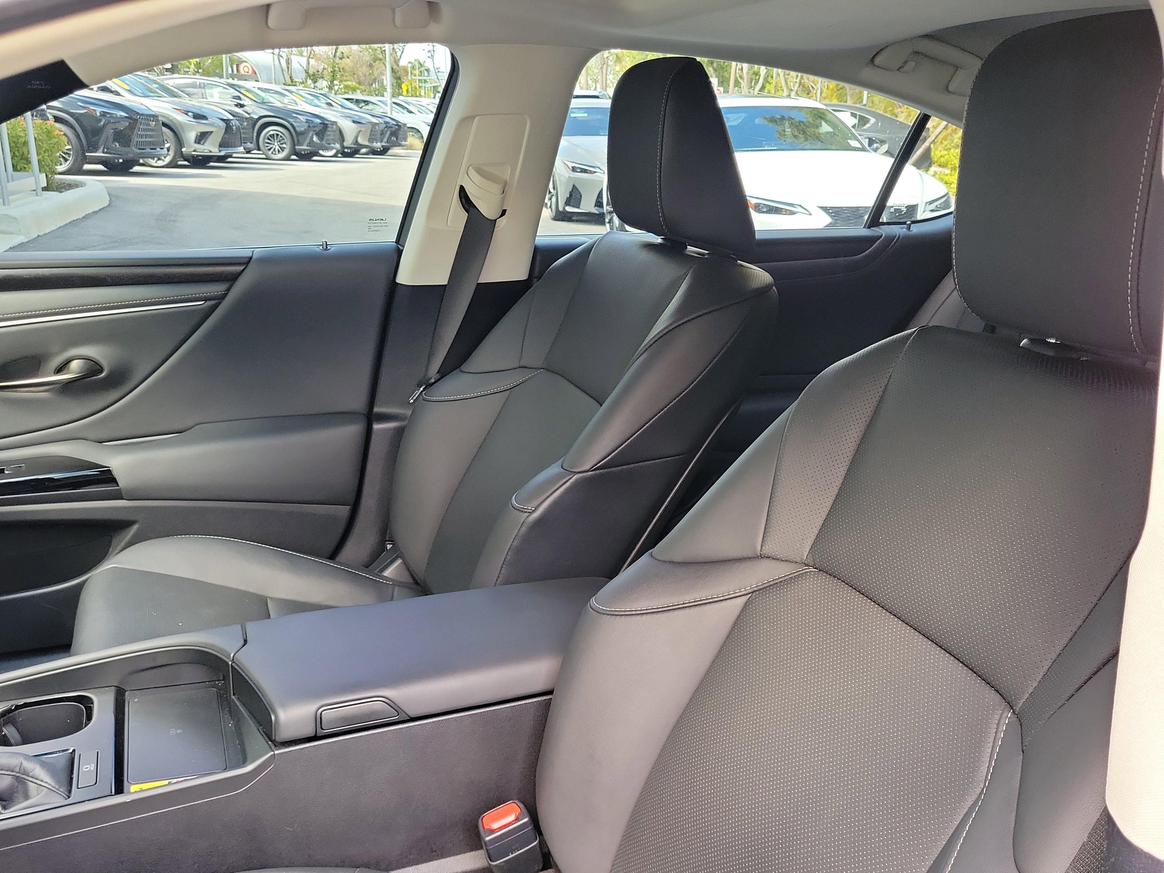 Used 2024 Lexus ES 350 w/ Premium Package FWD image 10