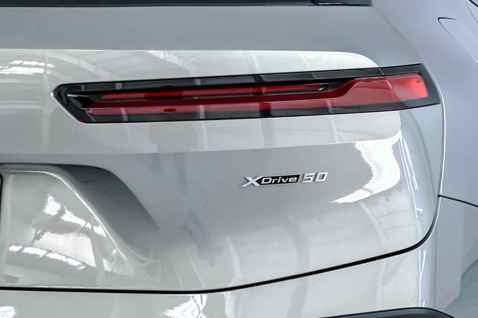 Used 2023 BMW iX xDrive50 w/ Premium Package image 27