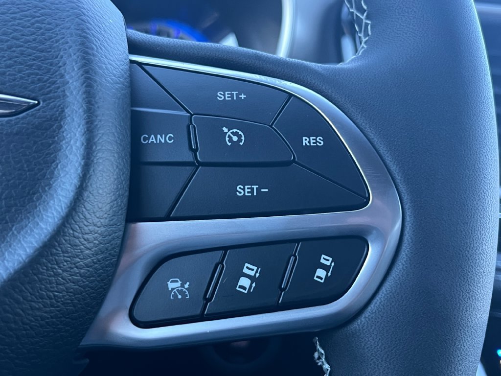New 2026 Chrysler Pacifica Select FWD image 10