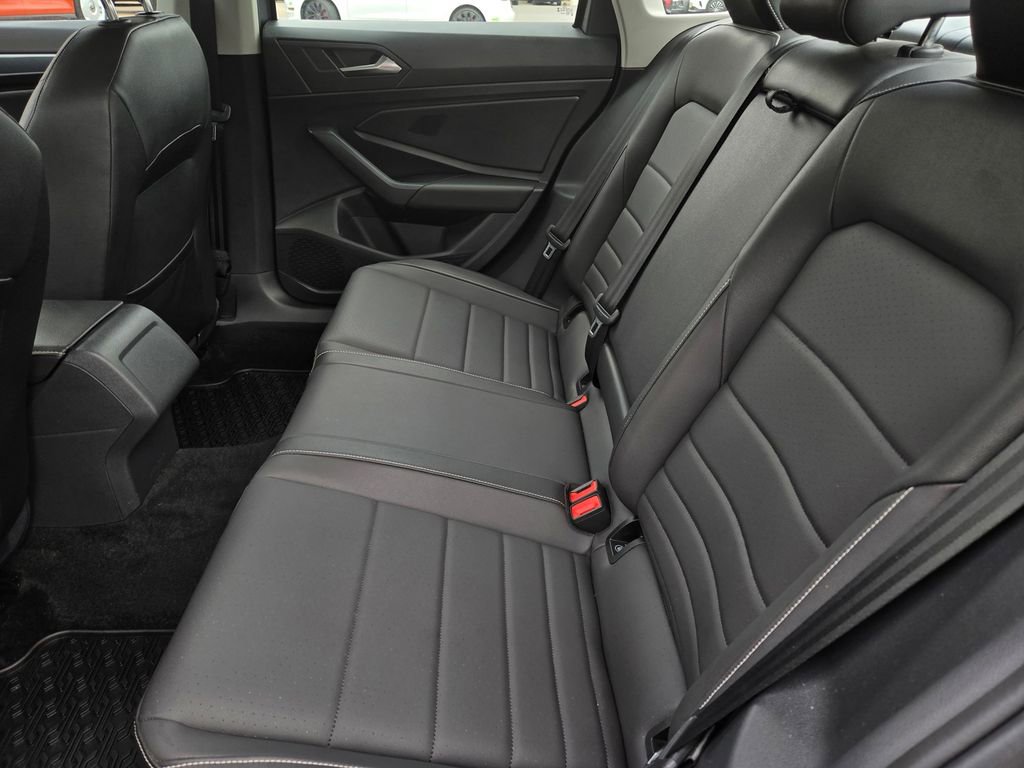 Used 2024 Volkswagen Jetta SE image 12