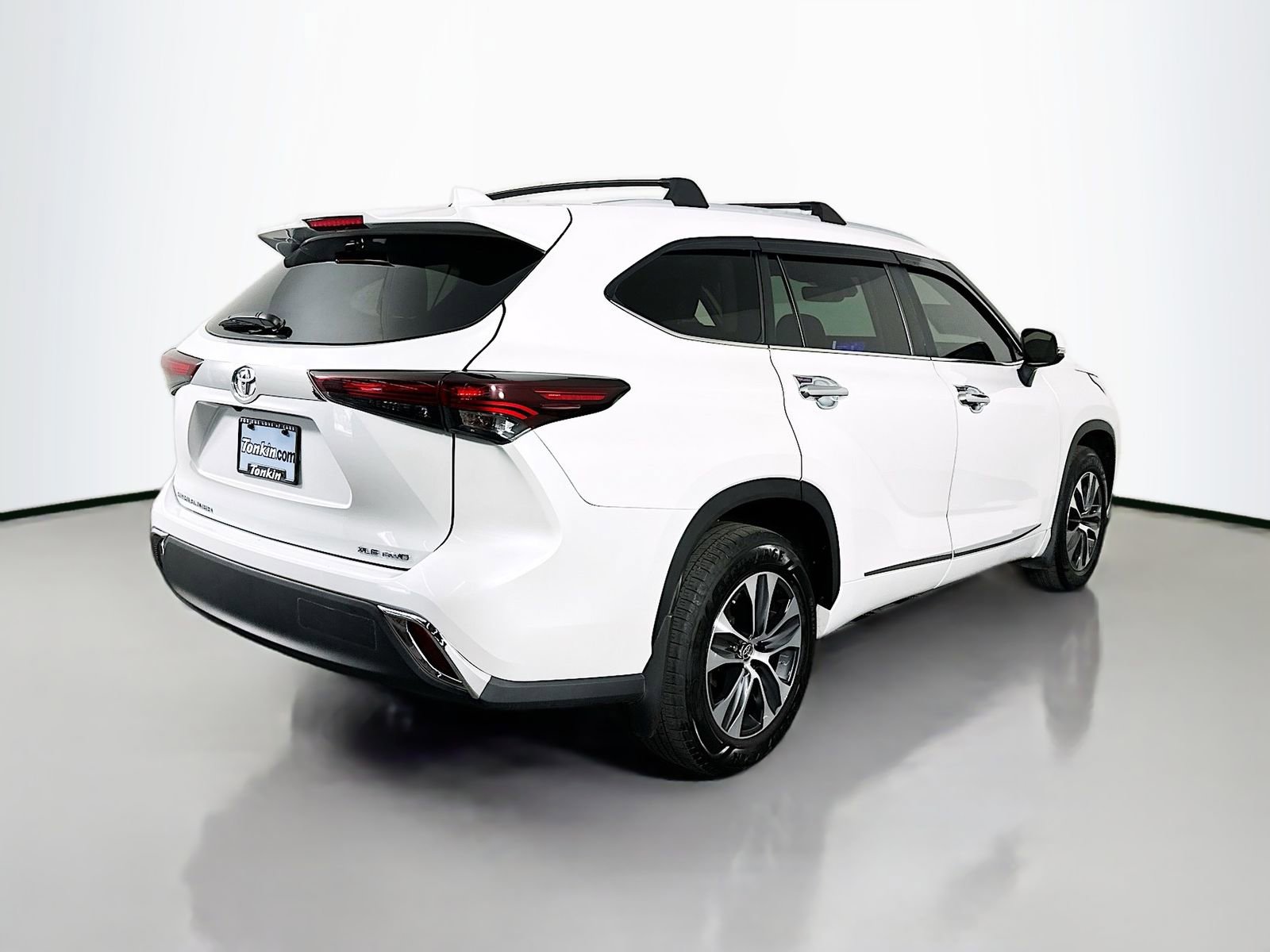 Used 2024 Toyota Highlander XLE AWD/4WD image 7
