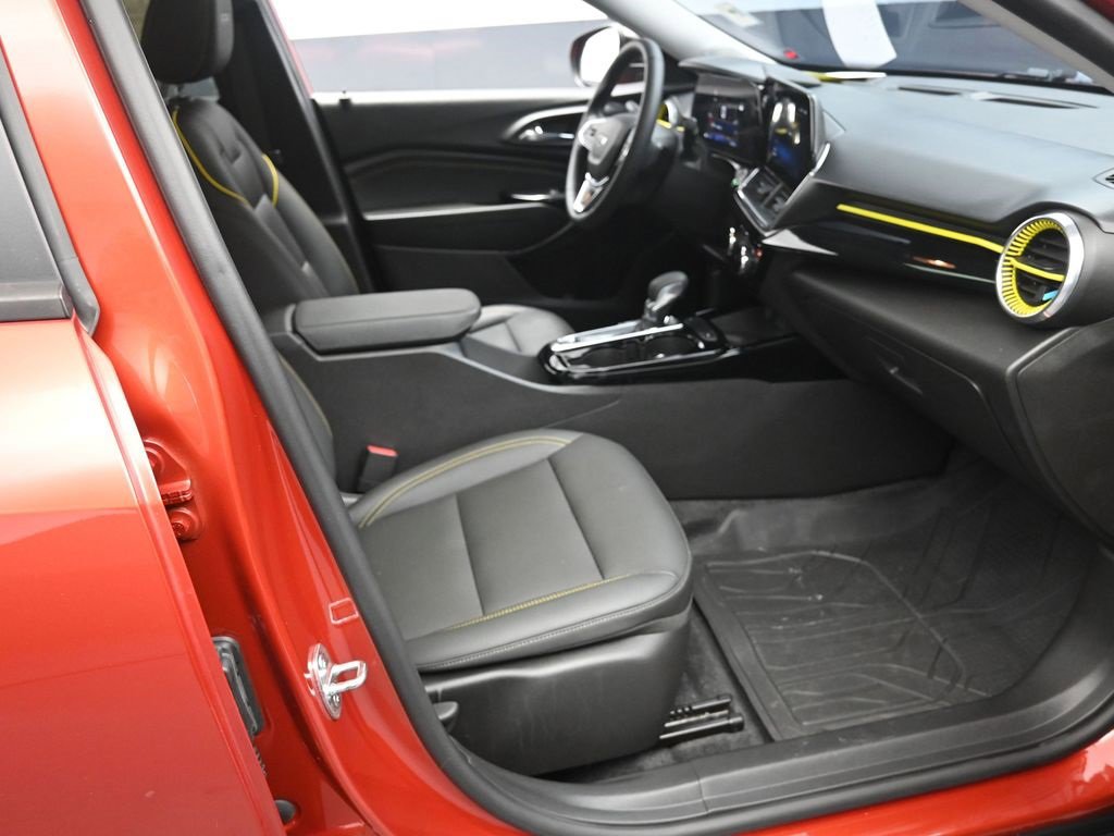 Used 2024 Chevrolet Trax ACTIV w/ Sunroof Package image 28