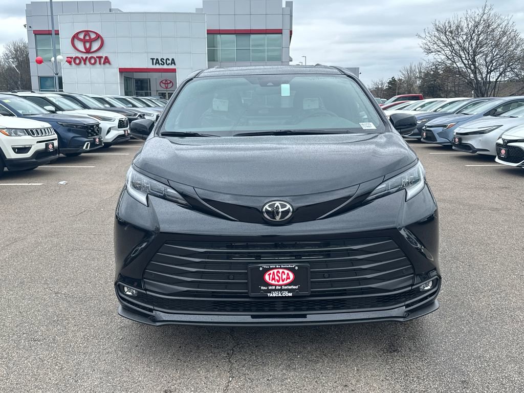 New 2026 Toyota Sienna XLE Woodland Edition AWD/4WD image 2