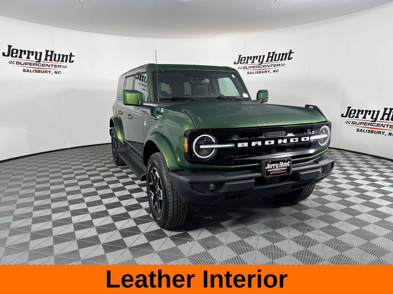 Used 2025 Ford Bronco Outer Banks image 6