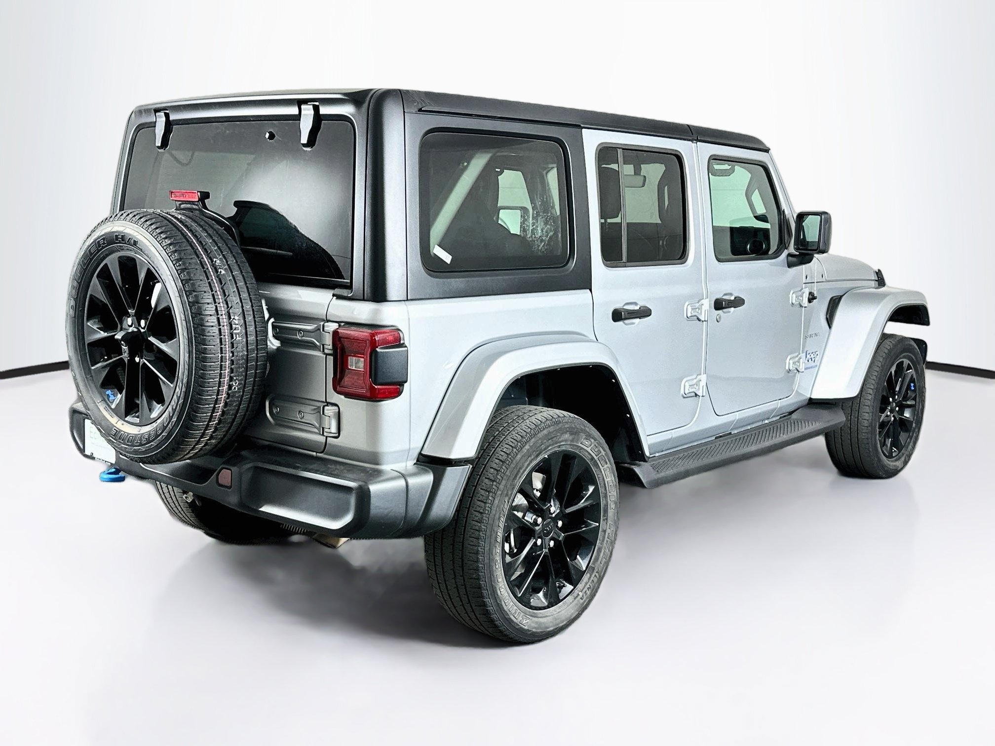 Used 2023 Jeep Wrangler Unlimited Sahara AWD/4WD image 9
