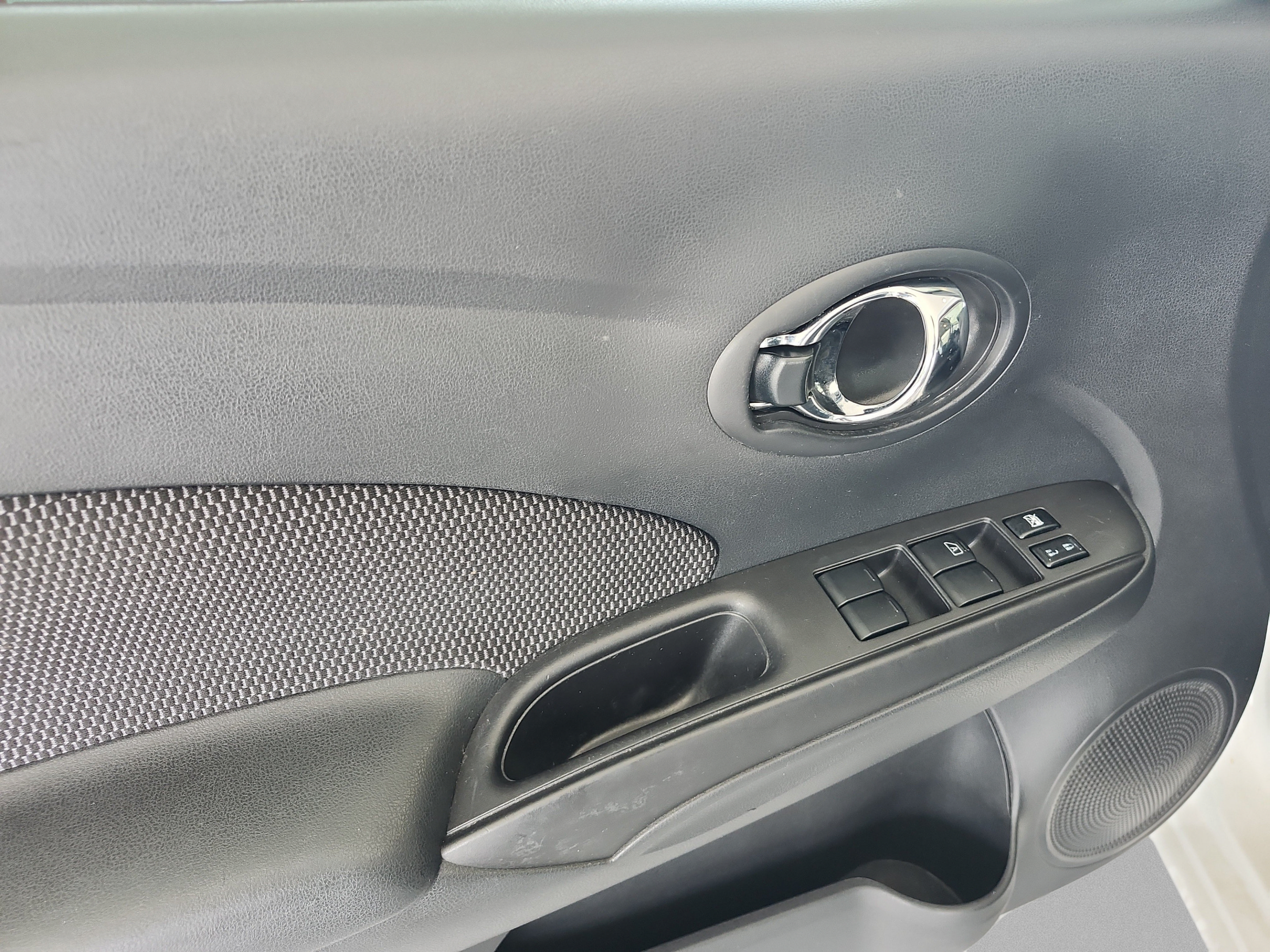 Used 2016 Nissan Versa SV FWD image 16