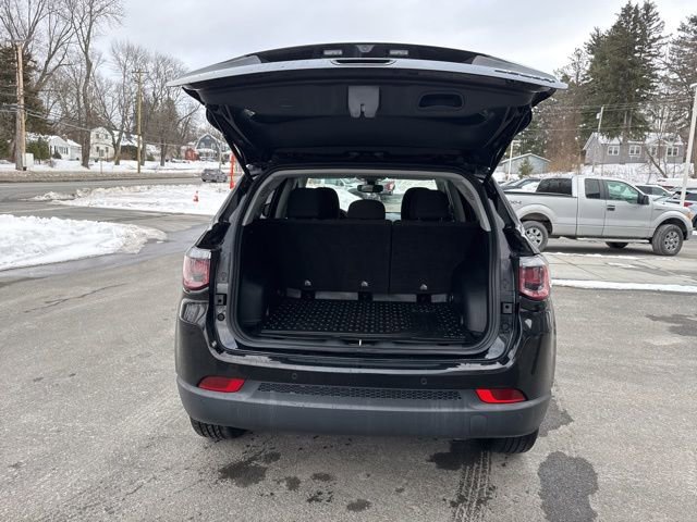 Used 2018 Jeep Compass Sport w/ Tech Group FWD image 9