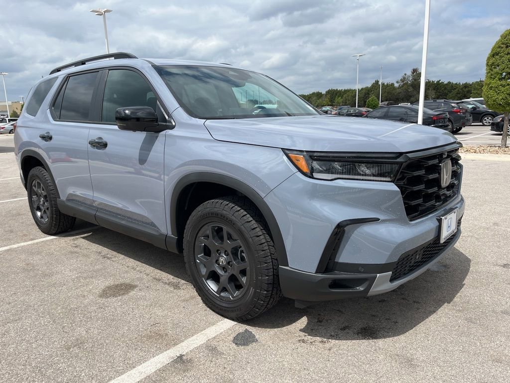 Certified 2025 Honda Pilot TrailSport image 3
