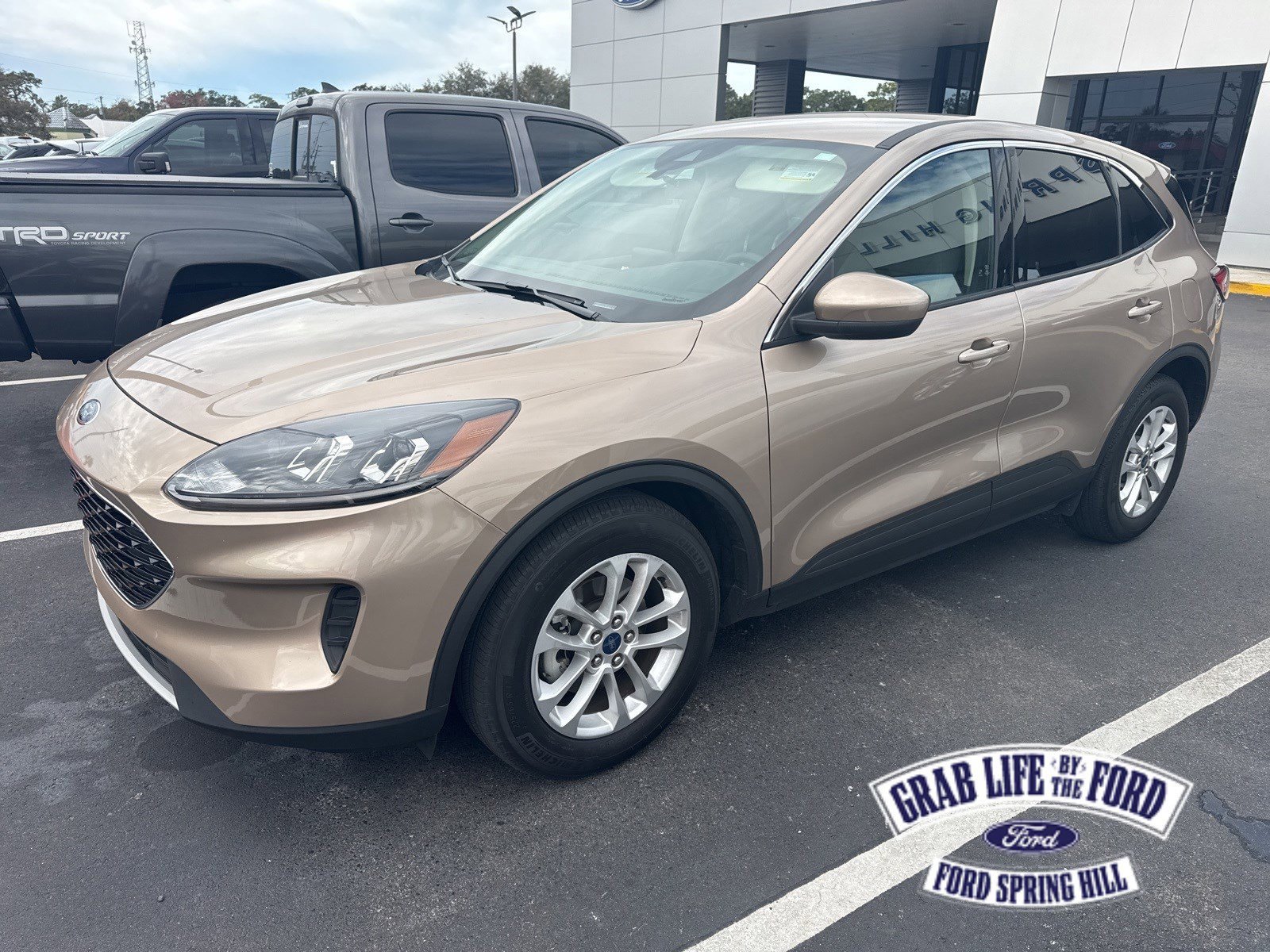 Used 2020 Ford Escape SE image 1