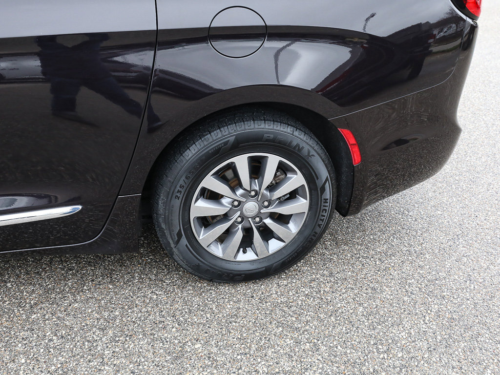 Used 2019 Chrysler Pacifica Touring-L Plus image 4