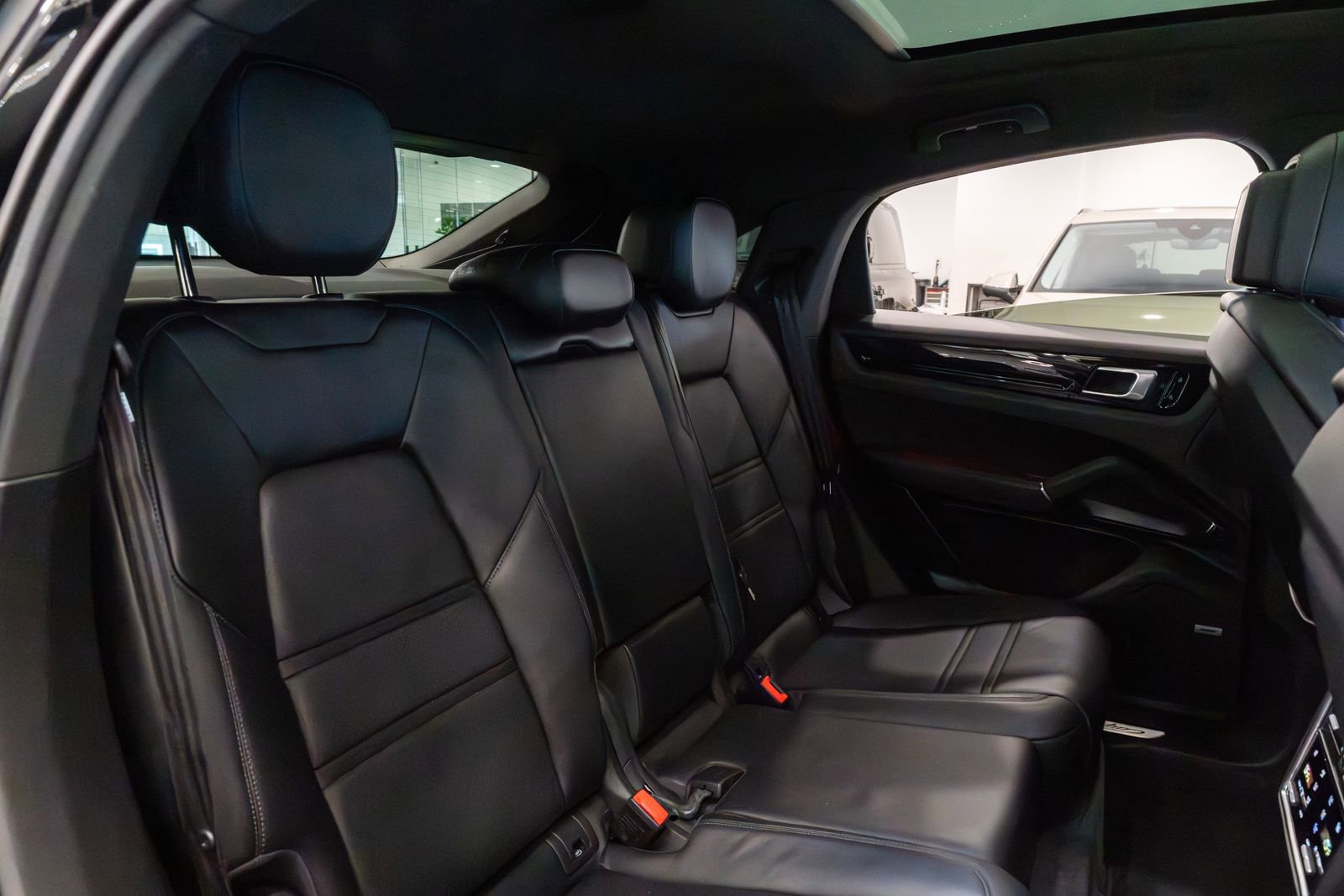 Used 2020 Porsche Cayenne E-Hybrid Coupe w/ Premium Plus Package image 22