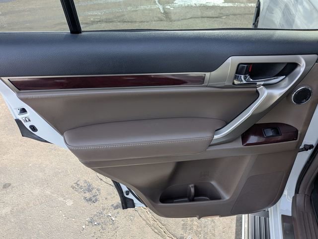 Used 2017 Lexus GX 460 Luxury w/ Sport Design Package image 29