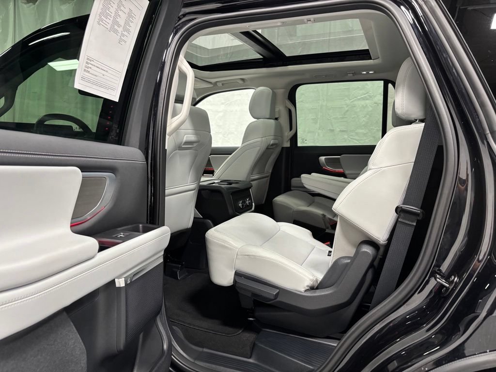 Used 2025 Ford Expedition Platinum AWD/4WD image 41